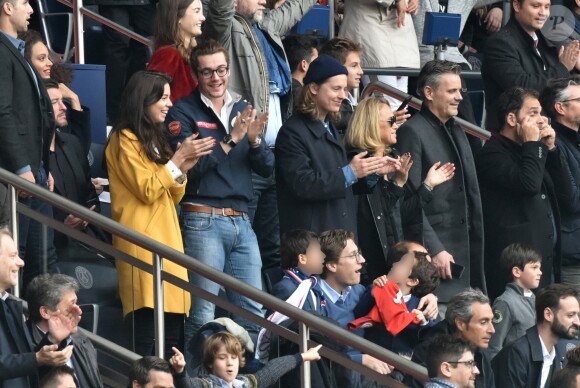 Louis Sarkozy avec une amie, Jean Sarkozy et son fils Solal, Pierre Sarkozy, Cécile de Ménibus avec son compagnon Thierry - Célébrités dans les tribunes du parc des princes lors du match de football de ligue 1 PSG-Bastia le 6 mai 2017.