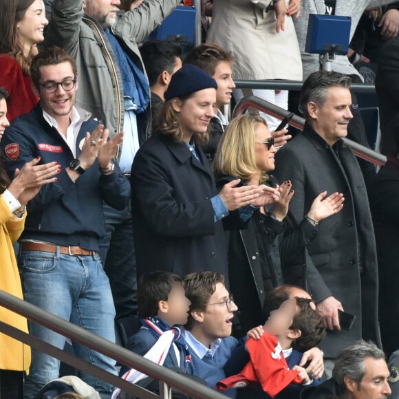 Louis Sarkozy avec une amie, Jean Sarkozy et son fils Solal, Pierre Sarkozy, Cécile de Ménibus avec son compagnon Thierry - Célébrités dans les tribunes du parc des princes lors du match de football de ligue 1 PSG-Bastia le 6 mai 2017.