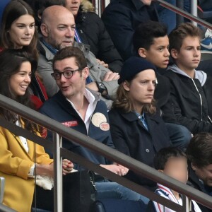 Louis Sarkozy avec une amie, Jean Sarkozy et son fils Solal, Pierre Sarkozy, Cécile de Ménibus avec son compagnon Thierry - Célébrités dans les tribunes du parc des princes lors du match de football de ligue 1 PSG-Bastia le 6 mai 2017.