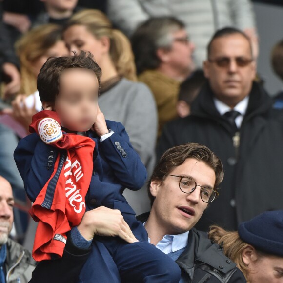 Jean Sarkozy et son fils Solal - Célébrités dans les tribunes du parc des princes lors du match de football de ligue 1 PSG-Bastia le 6 mai 2017.