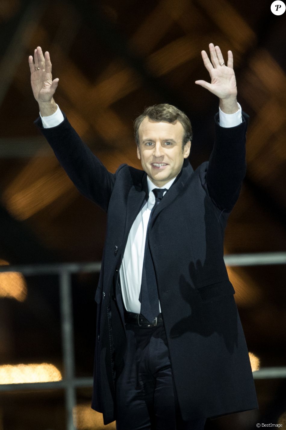 Emmanuel Macron - Le président-élu, Emmanuel Macron, prononce son discours devant la pyramide au musée du Louvre à Paris, après sa victoire lors du deuxième tour de l&#039;élection présidentielle le 7 mai 2017. © Cyril Moreau / Bestimage