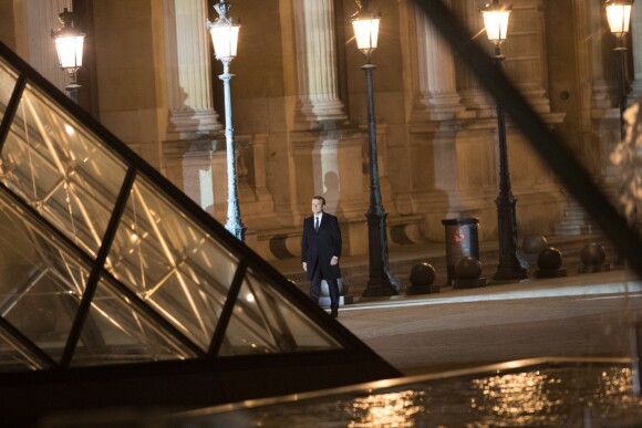 Emmanuel Macron - Le président-élu, Emmanuel Macron, arrivant à pieds devant la pyramide au musée du Louvre à Paris, après sa victoire lors du deuxième tour de l'élection présidentielle le 7 mai 2017. © Cyril Moreau / Bestimage