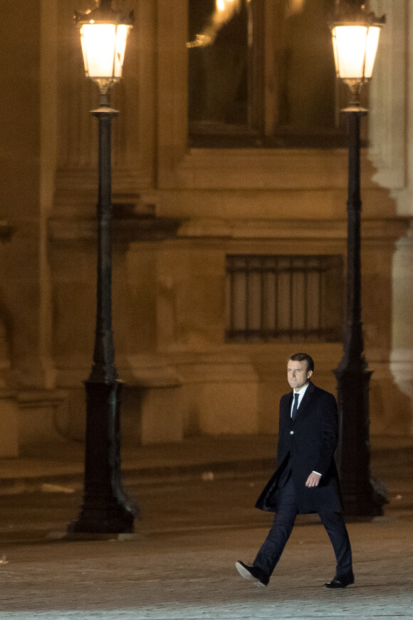 Emmanuel Macron, en marche sur la Cour Napoléon - Le président-élu, Emmanuel Macron, prononce son discours devant la pyramide au musée du Louvre à Paris, après sa victoire lors du deuxième tour de l'élection présidentielle le 7 mai 2017. © Cyril Moreau / Bestimage
