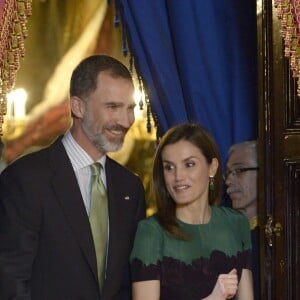 Le roi Felipe VI et la reine Letizia d'Espagne (en robe Carolina Herrera) recevaient le président du Costa Rica Luis Guillermo Solis et sa compagne Mercedes Penas Dominigo pour un déjeuner à l'occasion de leur visite officielle au palais royal à Madrid, le 8 mai 2017.