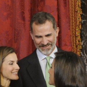 Letizia d'Espagne et Mercedes Peñas Domingo étaient sur la même longueur d'onde pour leur rencontre, l'une en vert, l'autre en bleu ciel. Le roi Felipe VI et la reine Letizia d'Espagne (en robe Carolina Herrera) recevaient le président du Costa Rica Luis Guillermo Solis et sa compagne Mercedes Penas Dominigo pour un déjeuner à l'occasion de leur visite officielle au palais royal à Madrid, le 8 mai 2017.