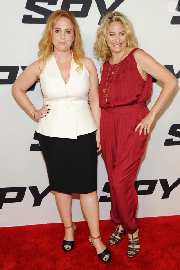 Jamie Denbo (à droite en rouge) et Jessica Chaffin - Avant-première du film "Spy" à New York, le 1er juin 2015.