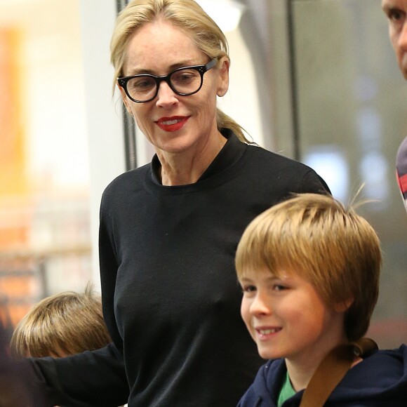 Exclusif - Prix Special - No web - No blog - Sharon Stone et ses trois enfants Roan, Quinn, et Laird arrivent a l'aeroport d'Orly a Paris en provenance de Marrakech, le 30 novembre 2013. L'actrice etait presente a Marrakech pour la ceremonie d'ouverture du 13e Festival International du Film, au cours de laquelle un hommage lui a ete rendu. L'actrice s'apprete a passer son dimanche en famille a Paris. PLEASE HIDE CHILDREN'S FACE PRIOR TO THE PUBLICATION - FOR WEB USE MINIMUM FEE APPLIES Exclusive - For Germany Call For Price - Sharon Stone and her three kids Roan, Quinn, and Laird arriving in Paris, France, on November 30th 2013 at Orly airport. Actress Sharon Stone was just in Marrakech where she attended the opening ceremony of the 13th International Film Festival.30/11/2013 - Paris