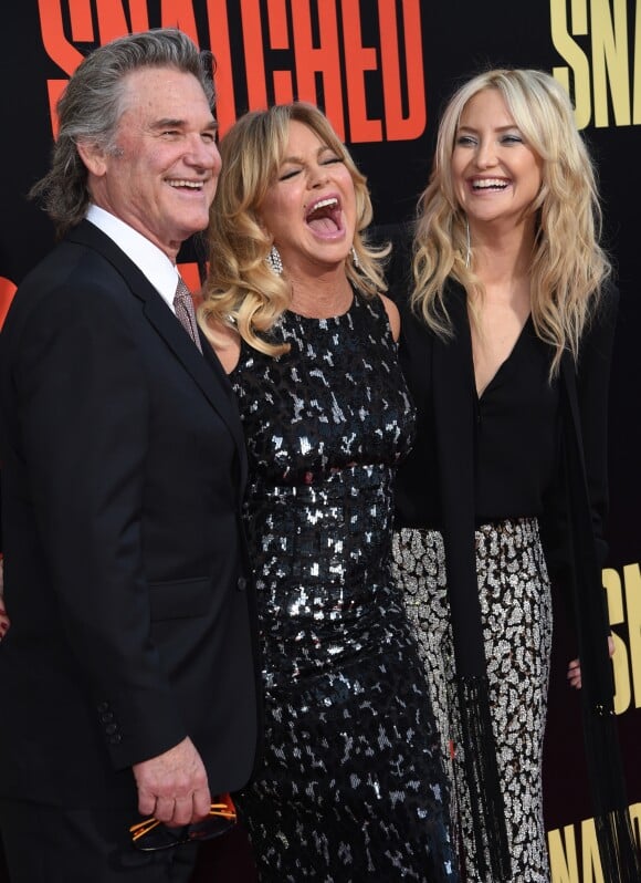 Goldie Hawn avec son compagnon Kurt Russell et sa fille Kate Hudson à la première de 'Snatched' au théâtre Regency Village à Westwood, le 10 mai 2017