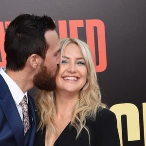 Kate Hudson et son nouveau compagnon Danny Fujikawa à la première de 'Snatched' au théâtre Regency Village à Westwood, le 10 mai 2017