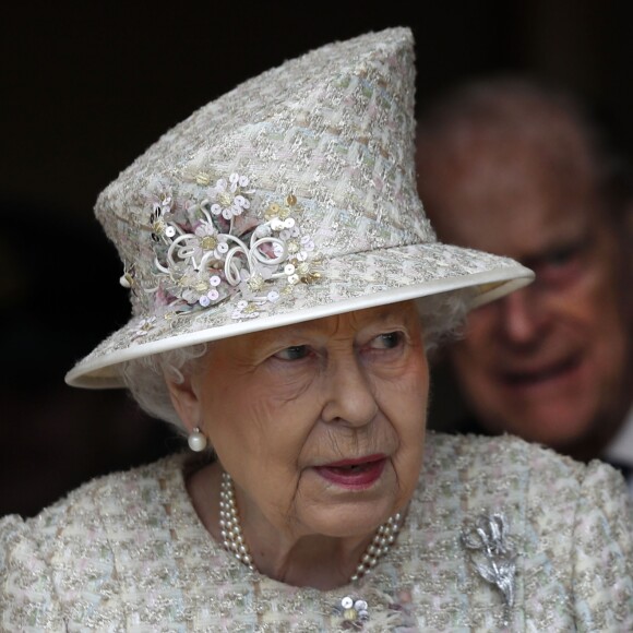 La reine Elisabeth II d'Angleterre visite le collège Pangbourne dans le Berkshire à l'occasion du centenaire de l'école. Le 9 mai 2017