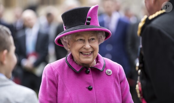 La reine Elisabeth II d'Angleterre à l'occasion d'un évènement célébrant le 40ème anniversaire de la mobilité au château de Windsor, le 25 avril 2017. La reine a rencontré des utilisateurs de véhicules pour personnes à mobilité réduite.