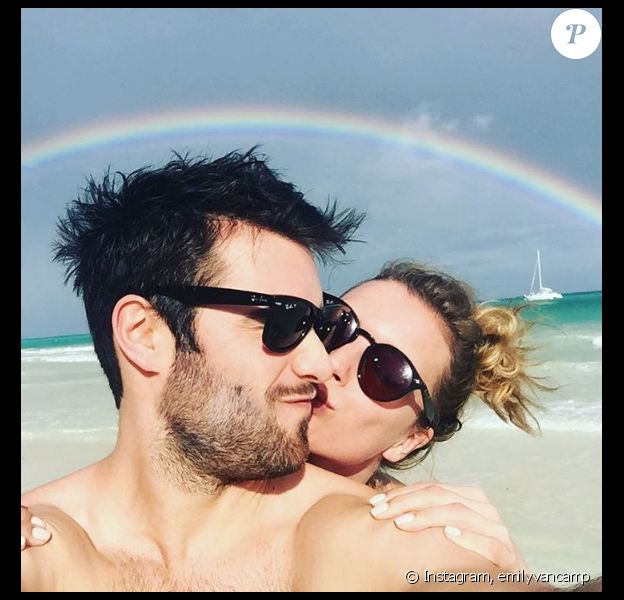 Emily VanCamp et Joshua Bowman en vacances au mois de décembre 2016 - Photo publiée sur Instagram