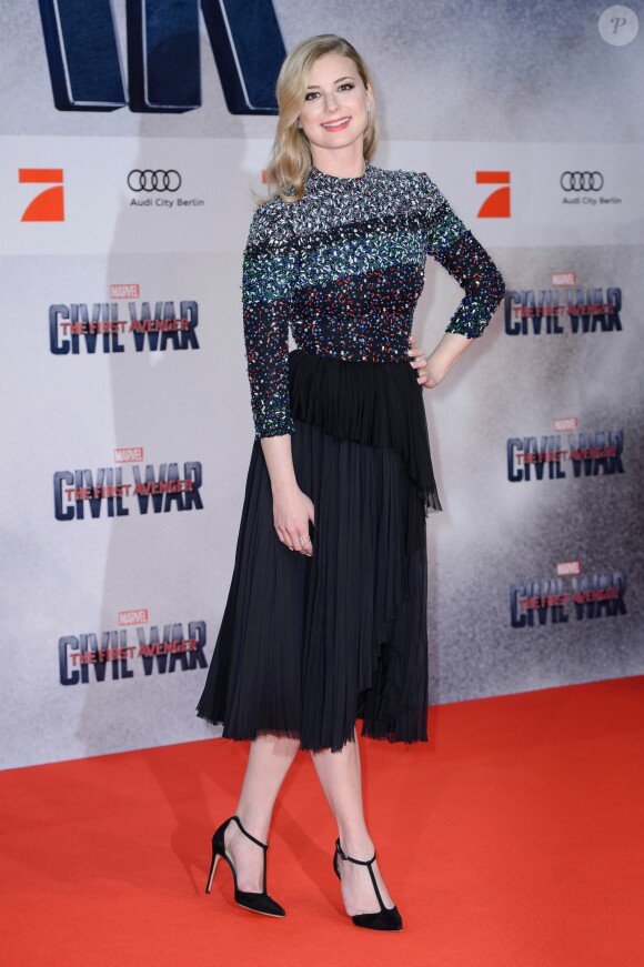 Emily VanCamp - Première du film "Captain America : Civil War" au Sony Center à Berlin. Le 21 avril 2016