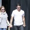 Emily VanCamp et son petit ami Joshua Bowman se promènent main dans la main après avoir été déjeuner à Los Feliz, le 10 février 2014.