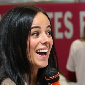 Exclusif - Prix Spécial - No Web No Blog - La chanteuse Alizée a donné de la voix pour se faire entendre des 109 élèves de 5ème qui participaient à la dictée ELA. Cette association de lutte contre les leucodystrophies organise pour la 23ème année consécutive une campagne intitulée "Mets tes baskets et bats la maladie", parrainée par Zinédine Zidane et Alizée, qui se veut être un moment d'échange et de sensibilisation au sujet d'une maladie rare et peu connue. © Olivier Sanchez/Crystal Pictures/Bestimage