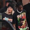 Kylie Jenner et Travis Scott quittant un restaurant et embarquant à bord d'un yacht appartenant à leur ami Dave Grutman, à Miami le 8 mai 2017