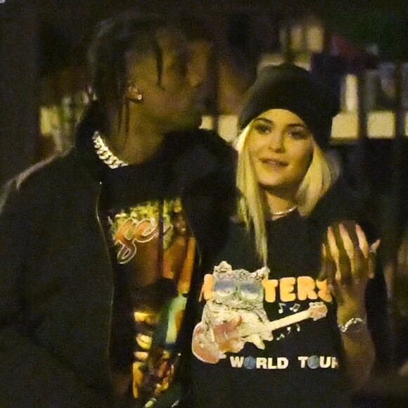 Kylie Jenner et Travis Scott se promènent dans les rues de Miami le 7 mai 2017