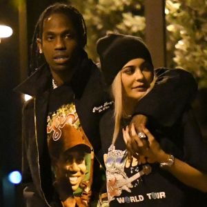 Kylie Jenner et Travis Scott se promènent dans les rues de Miami le 7 mai 2017