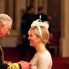 Alison Balsom faite officier dans l'ordre de l'Empire britannique par le prince Charles au cours d'une cérémonie organisée à Buckingham Palace, Londres, le 18 novembre 2016.