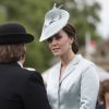 Kate Middleton, duchesse de Cambridge, lors de la première garden party de 2017 dans les jardins du palais de Buckingham, le 16 mai 2017 à Londres.