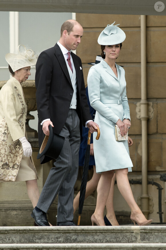 Kate Middleton, duchesse de Cambridge, et le prince William lors de la première garden party de 2017 dans les jardins du palais de Buckingham, le 16 mai 2017 à Londres.