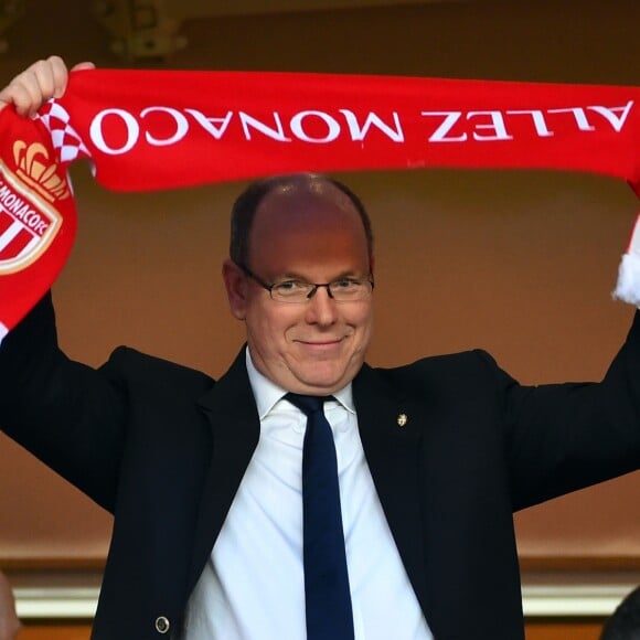 Le prince Albert II de Monaco très heureux lors de la victoire (2-0, contre l'AS Saint-Etienne) et du sacre de l'AS Monaco, sacré champion de France le 17 mai 2017 au Stade Louis-II © Bruno Bebert/Bestimage