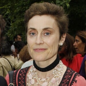 Stéphane Bern et Natasha Fraser à la présentation de la nouvelle montre Cartier à l'ambassade de Grande-Bretagne à Paris le 2 juillet 2012