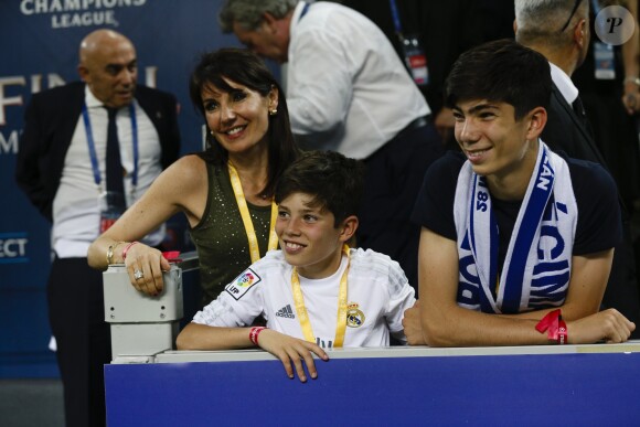 La femme Zinédine Zidane, Véronique et ses enfants Elyaz et Théo - Le Real Madrid de Zinédine Zidane remporte la Ligue des champions aux tirs au buts face à l'Atlético de Madrid, à Milan, le 28 mai 2016.