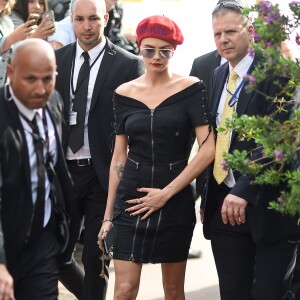 Cara Delevingne arrive sur la plage Magnum Cannes. Cannes, le 18 mai 2017.