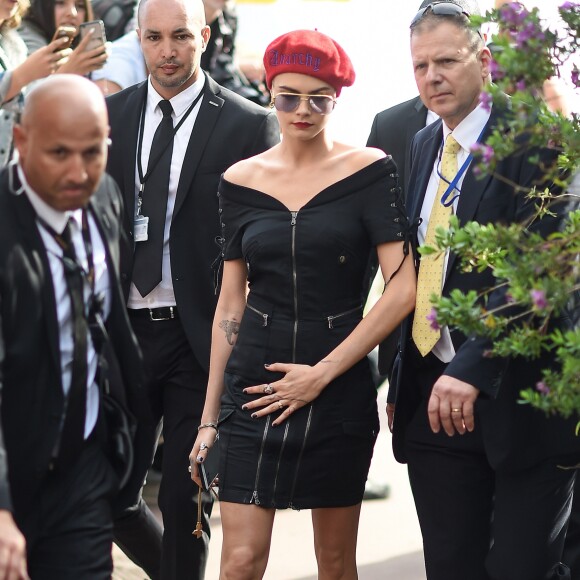 Cara Delevingne arrive sur la plage Magnum Cannes. Cannes, le 18 mai 2017.