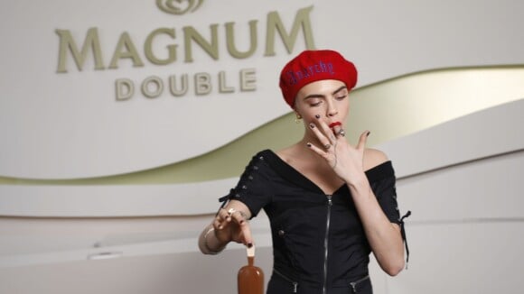 Cara Delevingne : Gourmande et stylée à Cannes