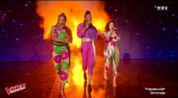 Les Sugazz chantent Papaoutai de Stromae lors du premier live de The Voice 6 sur TF1, le 20 mai 2016.