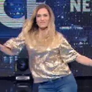 Clara Morgane torride sur le plateau de Vendredi tout est permis, sur TF1 le 19 mai 2017.