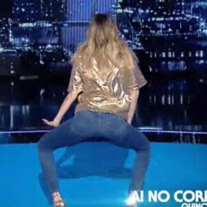 Clara Morgane torride sur le plateau de Vendredi tout est permis, sur TF1 le 19 mai 2017.