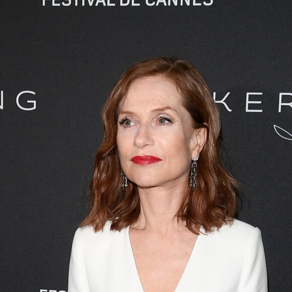 Isabelle Huppert - Le Festival de Cannes et le groupe Kering organisent le dîner de la présidence en l'honneur du programme "Women in Motion", qui récompense les femmes de l'industrie du cinéma lors du 70ème Festival International du Film de Cannes, France, le 21 mai 2017. © Kering/Bestimage