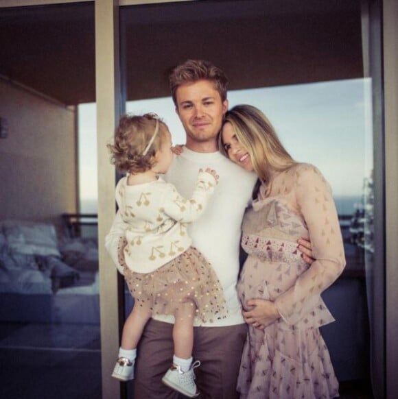 Photo de Nico Rosberg, son épouse Vivian, enceinte, et leur fille Alaïa. Mai 2017.