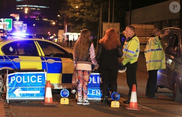 La police présente suite à l'attaque au concert d'Ariana Grande le 22 mai 2017 à Manchester. Peter Byrne/PA Wire