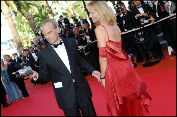 Laurent Baffie et sa femme Sandrine lors de la montée des marches pour la clôture du 60ème Festival de Cannes, le 27 mai 2007.