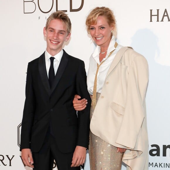 Uma Thurman et son fils Levon Roan Thurman-Hawke - Photocall de la24e édition du gala de l'amfAR à l'hôtel de l'Eden Roc au Cap d'Antibes, le 25 mai 2017, lors du 70e Festival International du Film de Cannes. © Borde-Jacovides-Moreau / Bestimage