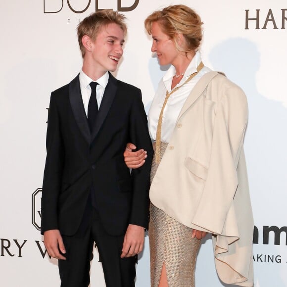 Uma Thurman et son fils Levon Roan Thurman-Hawke - Photocall de la24e édition du gala de l'amfAR à l'hôtel de l'Eden Roc au Cap d'Antibes, le 25 mai 2017, lors du 70e Festival International du Film de Cannes. © Borde-Jacovides-Moreau / Bestimage