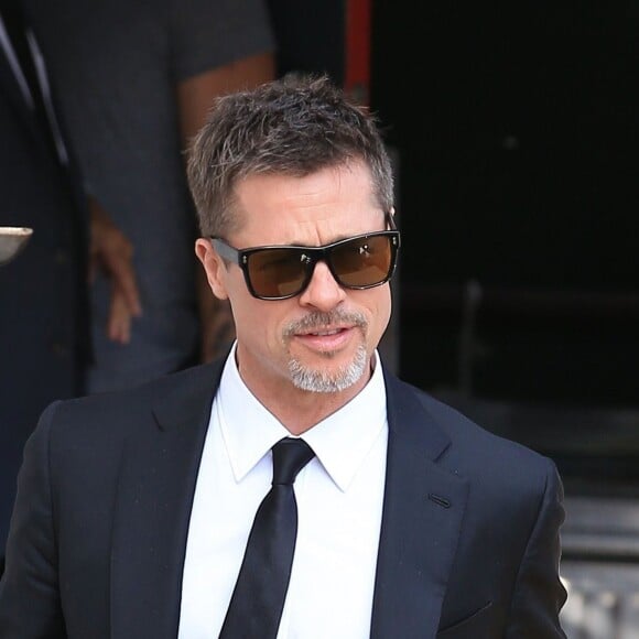 Brad Pitt est allé déjeuner au restaurant Craig après avoir assister aux funérailles de l'icône du grunge C. Cornell à Los Angeles, le 26 mai 2017