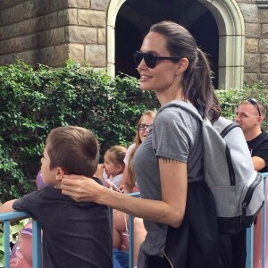 Angelina Jolie avec ses enfants à Disney, Anaheim, le 26 mai 2017