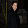 Angelina Jolie sort à pied de son hôtel de Londres pour se rendre au palais de Buckingham le 14 mars 2017.