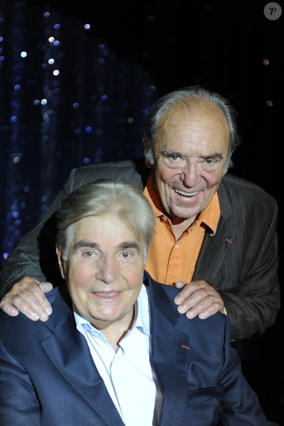 Archives - Roger Pierre et Jean-Marc Thibault reviennent sur les traces de leur début de carrière à Montmartre le 9 juillet 2008 à l'occasion de leur soixante ans de carrière. 09/07/2008 - Paris