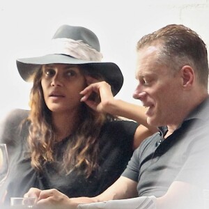 Exclusif - Halle Berry est allée déjeuner avec un homme mystérieux au restaurant Gracias Madre à West Hollywood, le 16 mai 2017