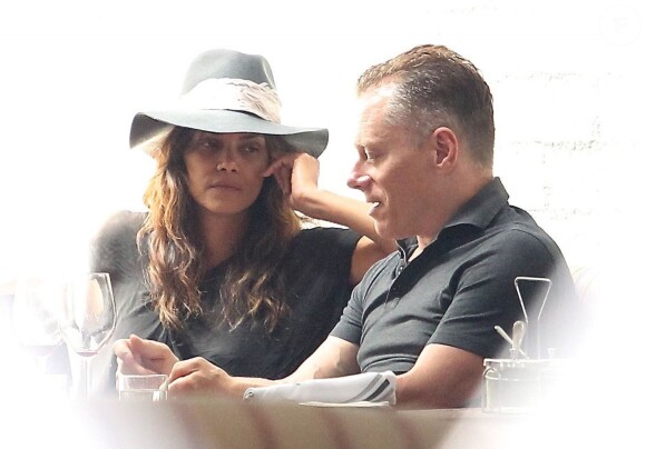Exclusif - Halle Berry est allée déjeuner avec un homme mystérieux au restaurant Gracias Madre à West Hollywood, le 16 mai 2017