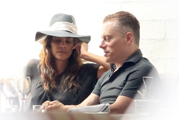 Exclusif - Halle Berry est allée déjeuner avec un homme mystérieux au restaurant Gracias Madre à West Hollywood, le 16 mai 2017
