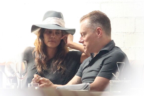 Exclusif - Halle Berry est allée déjeuner avec un homme mystérieux au restaurant Gracias Madre à West Hollywood, le 16 mai 2017