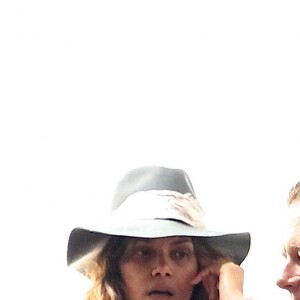 Exclusif - Halle Berry est allée déjeuner avec un homme mystérieux au restaurant Gracias Madre à West Hollywood, le 16 mai 2017