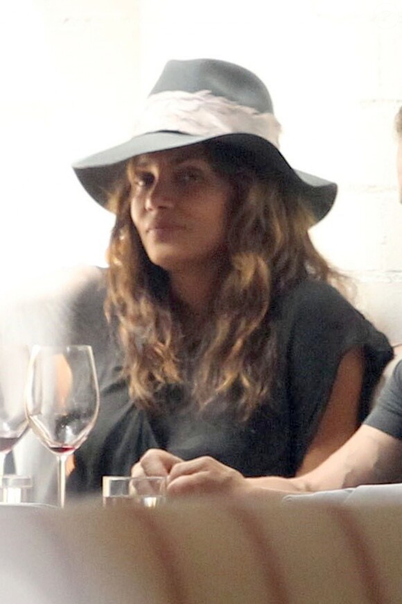 Exclusif - Halle Berry est allée déjeuner avec un homme mystérieux au restaurant Gracias Madre à West Hollywood, le 16 mai 2017